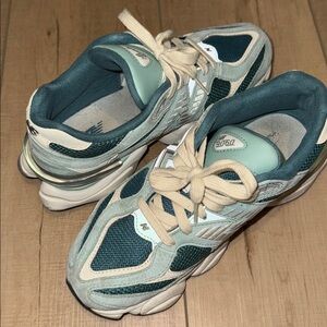 New Balance Sneakers in Teal and Cream